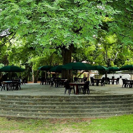 Malwathu Oya Caravan Park Bed and Breakfast Anuradhapura Esterno foto