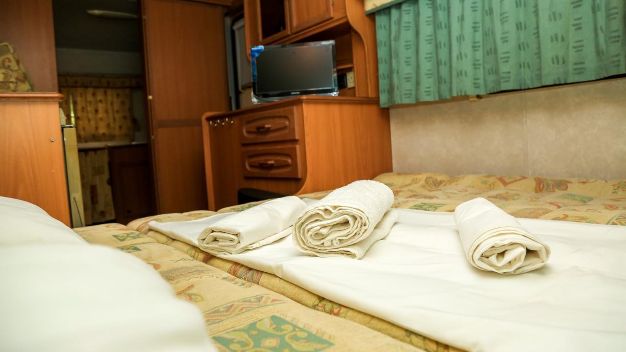 Malwathu Oya Caravan Park Bed and Breakfast Anuradhapura Esterno foto