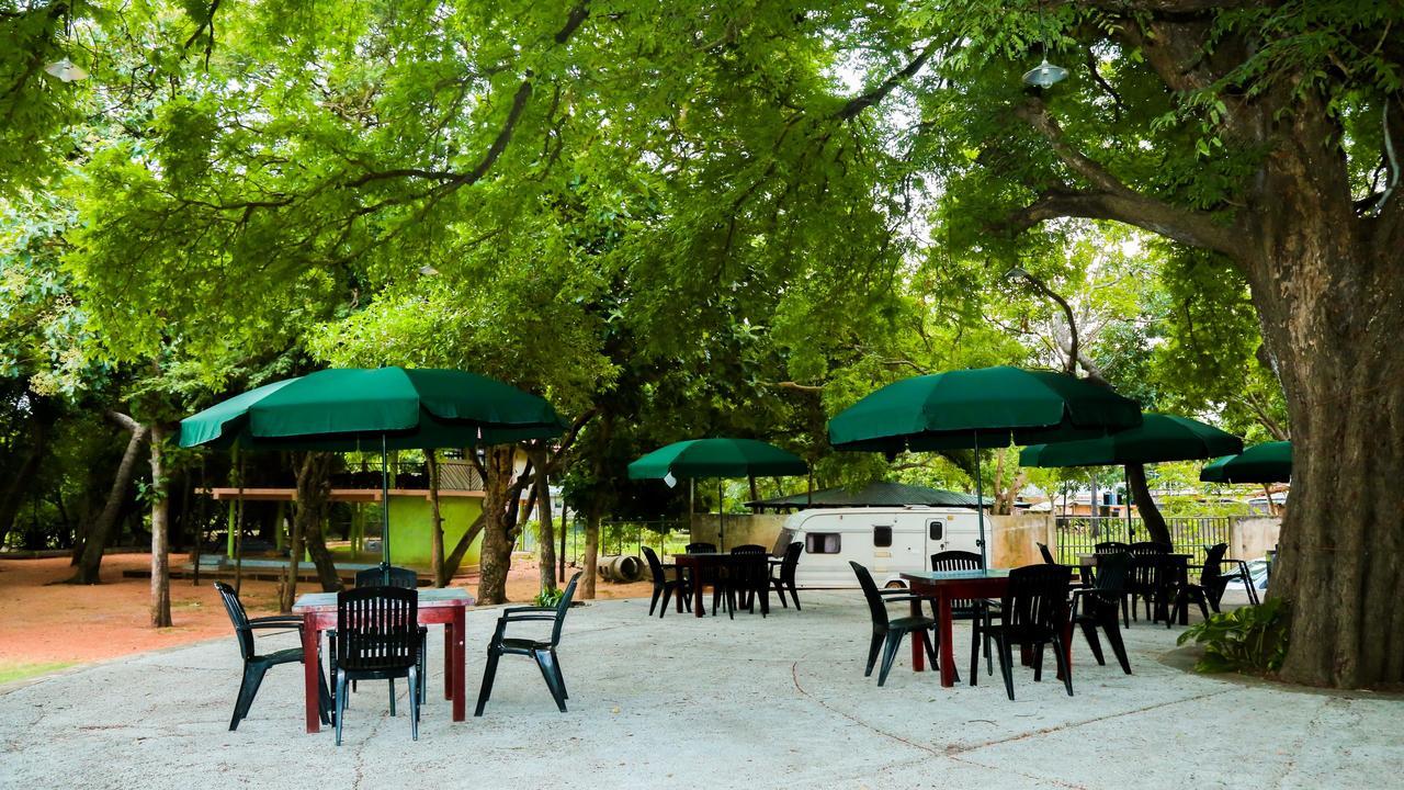 Malwathu Oya Caravan Park Bed and Breakfast Anuradhapura Esterno foto